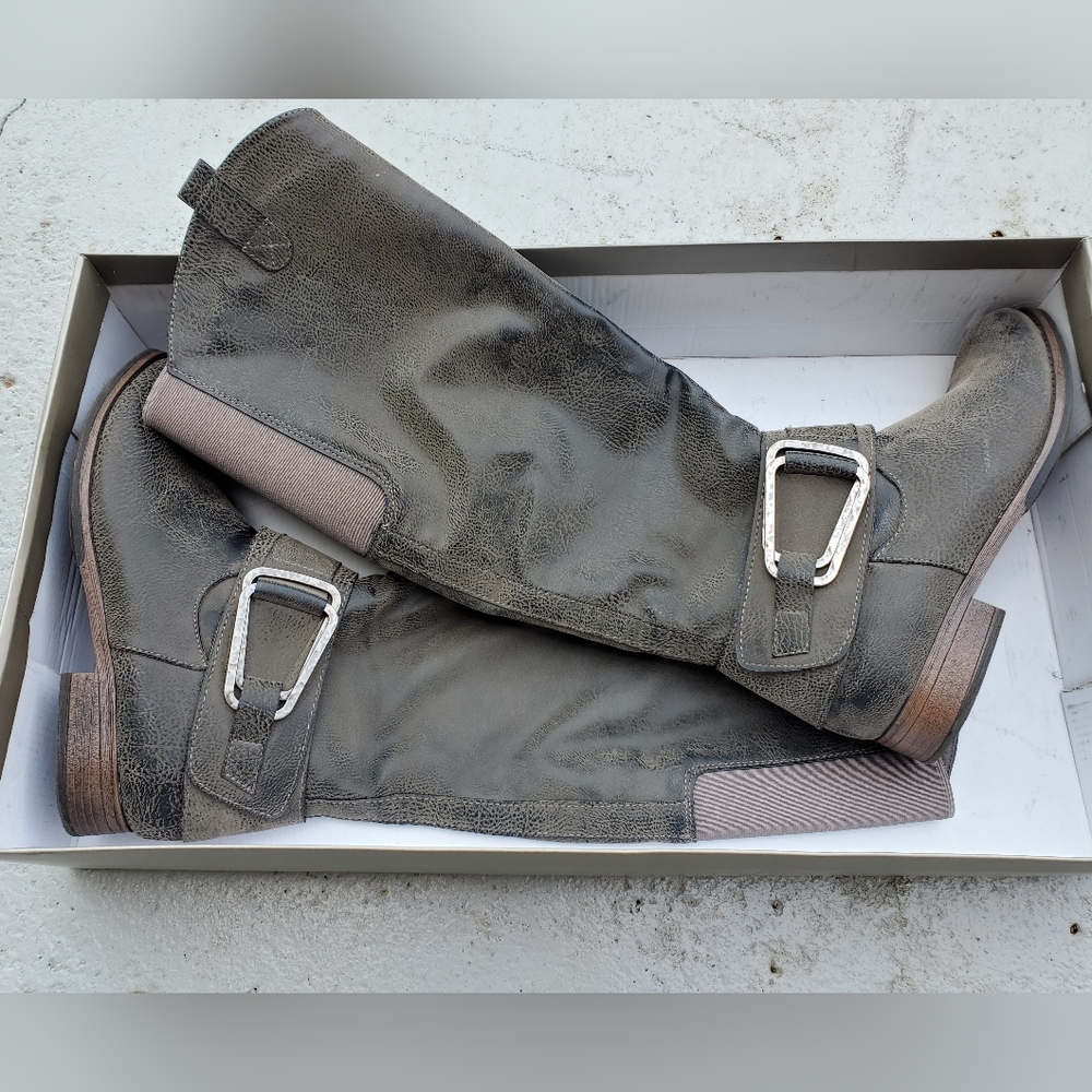 Levity Bonita boots